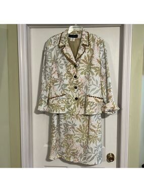 Harve’ Bernard women’s suit.Size 14. Sleeveless dress & blazer. Both fully lined
